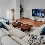 Apartman Premium Residence, Stunning Views Overlooking The Station & City, Sleeps 18