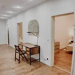 Apartman Premium Residence, Stunning Views Overlooking The Station & City, Sleeps 18 *