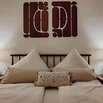 Premium Residence, Stunning Views Overlooking The Station & City, Sleeps 18 *