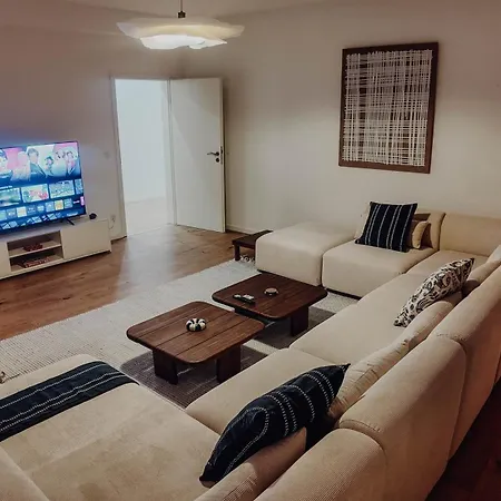 Premium Residence, Stunning Views Overlooking The Station & City, Sleeps 18 * Coblence