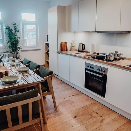 Apartament Premium Residence, Stunning Views Overlooking The Station & City, Sleeps 18 *
