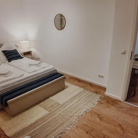Premium Residence, Stunning Views Overlooking The Station & City, Sleeps 18 *