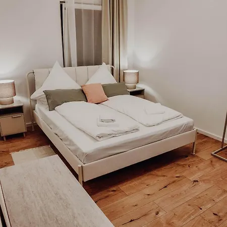 Premium Residence, Stunning Views Overlooking The Station & City, Sleeps 18 * Coblence