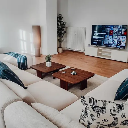 Appartement Premium Residence, Stunning Views Overlooking The Station & City, Sleeps 18