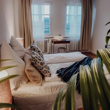 Premium Residence, Stunning Views Overlooking The Station & City, Sleeps 18
