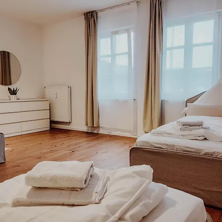 Premium Residence, Stunning Views Overlooking The Station & City, Sleeps 18 * Coblence