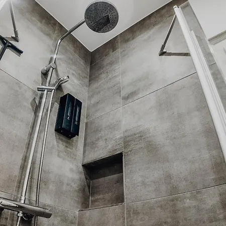 Premium Residence, Stunning Views Overlooking The Station & City, Sleeps 18 * Koblenz (Rhineland-Palatinate)