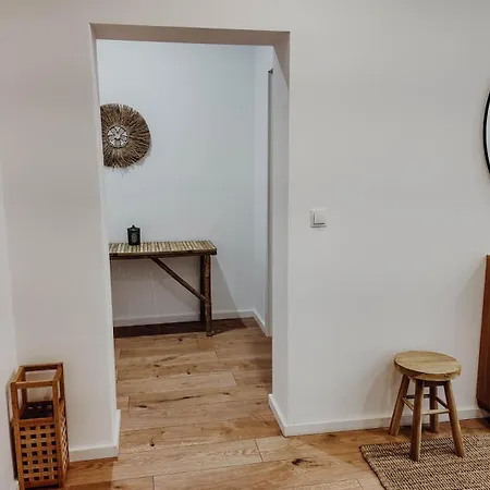 Premium Residence, Stunning Views Overlooking The Station & City, Sleeps 18 * Coblence