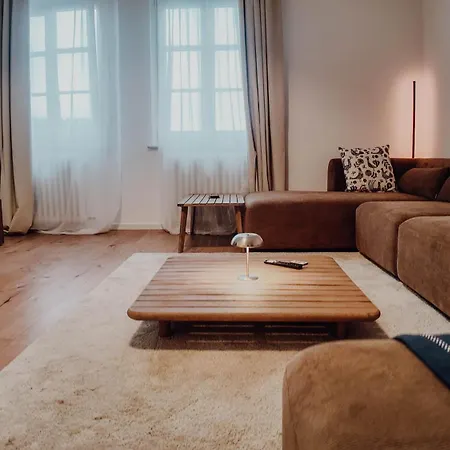 Premium Residence, Stunning Views Overlooking The Station & City, Sleeps 18 Appartement