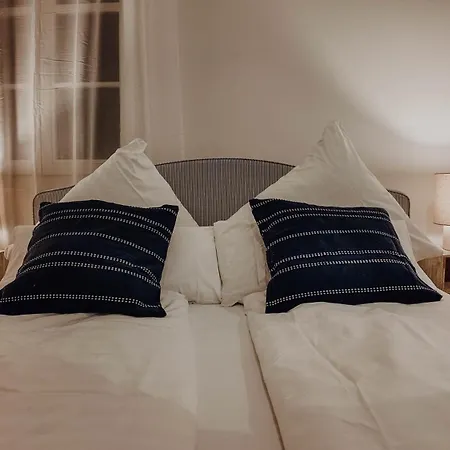 Premium Residence, Stunning Views Overlooking The Station & City, Sleeps 18 Appartement *