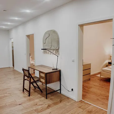 Appartement Premium Residence, Stunning Views Overlooking The Station & City, Sleeps 18 *