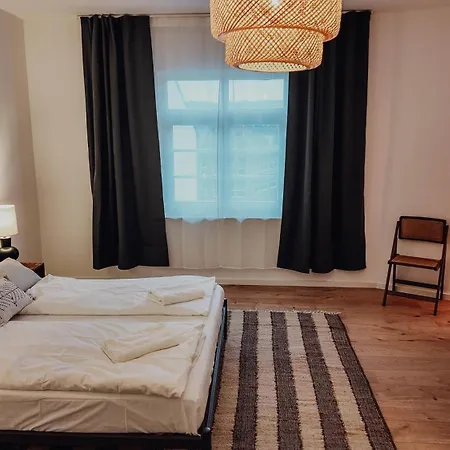 Premium Residence, Stunning Views Overlooking The Station & City, Sleeps 18 Appartement