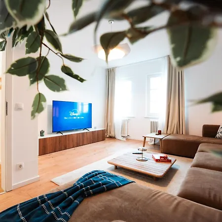 Appartement Premium Residence, Stunning Views Overlooking The Station & City, Sleeps 18 *