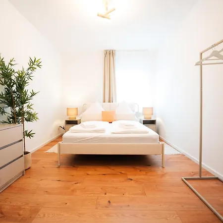 Premium Residence, Stunning Views Overlooking The Station & City, Sleeps 18 Appartement Coblence