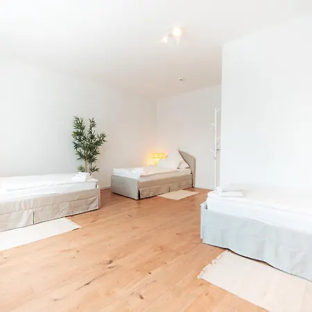 Appartement Premium Residence, Stunning Views Overlooking The Station & City, Sleeps 18 Coblence