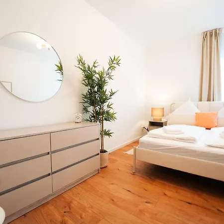 Premium Residence, Stunning Views Overlooking The Station & City, Sleeps 18 Appartement Coblence