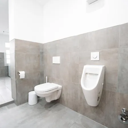 Premium Residence, Stunning Views Overlooking The Station & City, Sleeps 18 Appartement *