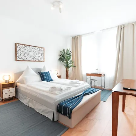 Premium Residence, Stunning Views Overlooking The Station & City, Sleeps 18 Appartement