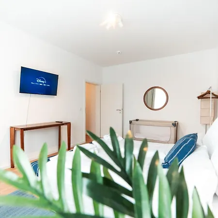 Appartement Premium Residence, Stunning Views Overlooking The Station & City, Sleeps 18