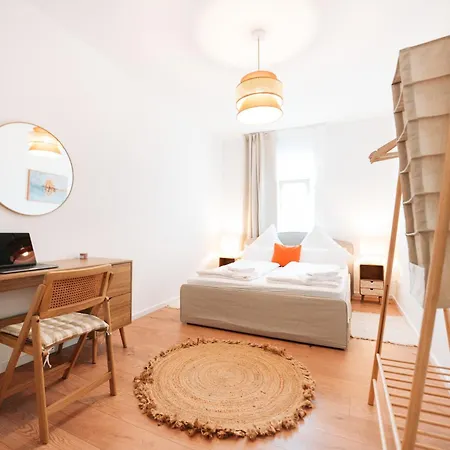 Appartement Premium Residence, Stunning Views Overlooking The Station & City, Sleeps 18 Coblence