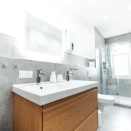 Appartement Premium Residence, Stunning Views Overlooking The Station & City, Sleeps 18