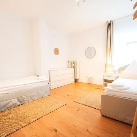 Premium Residence, Stunning Views Overlooking The Station & City, Sleeps 18 Appartement