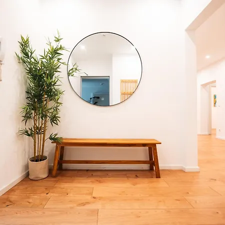 Apartamento Premium Residence, Stunning Views Overlooking The Station & City, Sleeps 18 Coblença