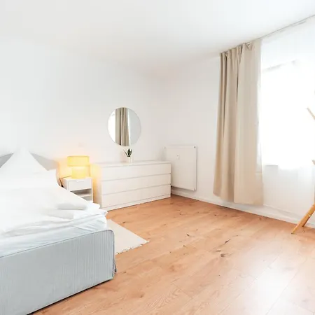 Apartamento Premium Residence, Stunning Views Overlooking The Station & City, Sleeps 18 Coblença