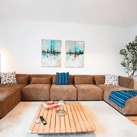 Premium Residence, Stunning Views Overlooking The Station & City, Sleeps 18 Apartamento *