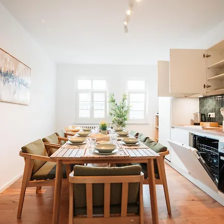Premium Residence, Stunning Views Overlooking The Station & City, Sleeps 18 Apartamento Coblença