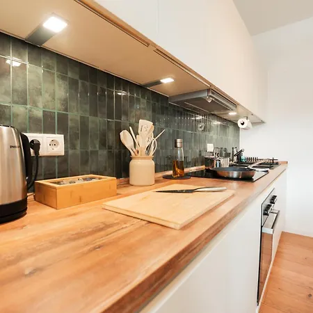 Premium Residence, Stunning Views Overlooking The Station & City, Sleeps 18 Apartamento