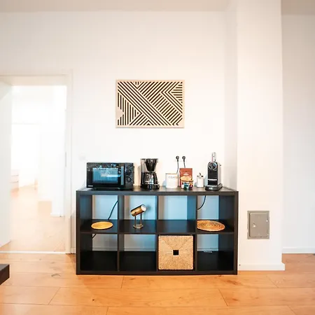 Premium Residence, Stunning Views Overlooking The Station & City, Sleeps 18 * Coblença