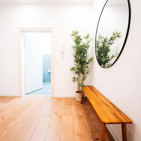Apartamento Premium Residence, Stunning Views Overlooking The Station & City, Sleeps 18 Coblença