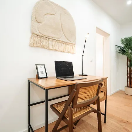 Apartamento Premium Residence, Stunning Views Overlooking The Station & City, Sleeps 18