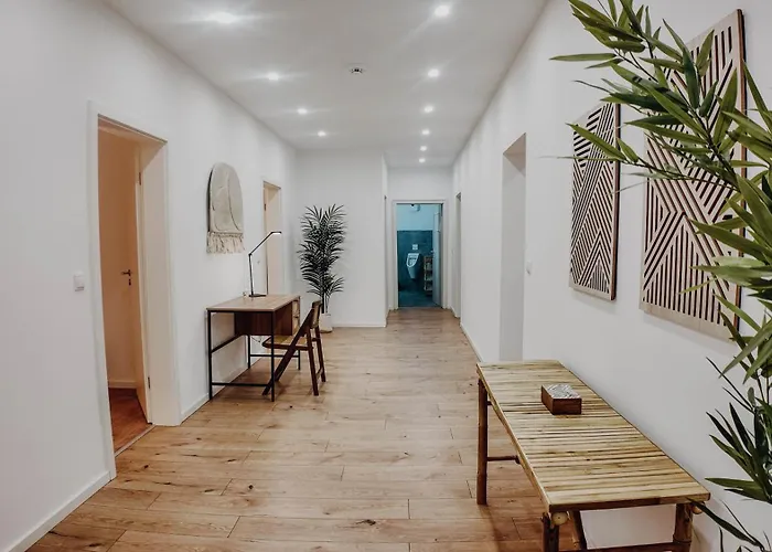 Premium Residence, Stunning Views Overlooking The Station & City, Sleeps 18 Apartamento