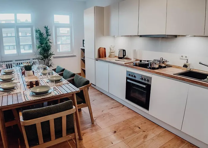 Apartamento Premium Residence, Stunning Views Overlooking The Station & City, Sleeps 18 *