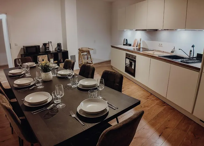 Premium Residence, Stunning Views Overlooking The Station & City, Sleeps 18 Apartment