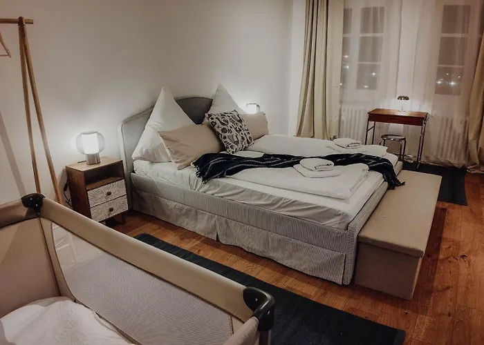 Premium Residence, Stunning Views Overlooking The Station & City, Sleeps 18