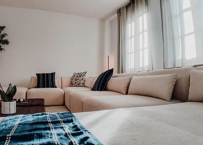 Apartamento Premium Residence, Stunning Views Overlooking The Station & City, Sleeps 18 Coblenza