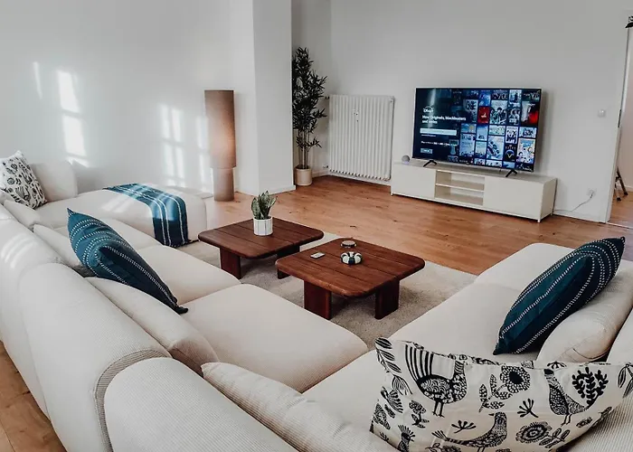 Apartment Premium Residence, Stunning Views Overlooking The Station & City, Sleeps 18