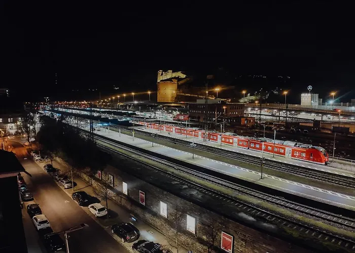 Premium Residence, Stunning Views Overlooking The Station & City, Sleeps 18 *