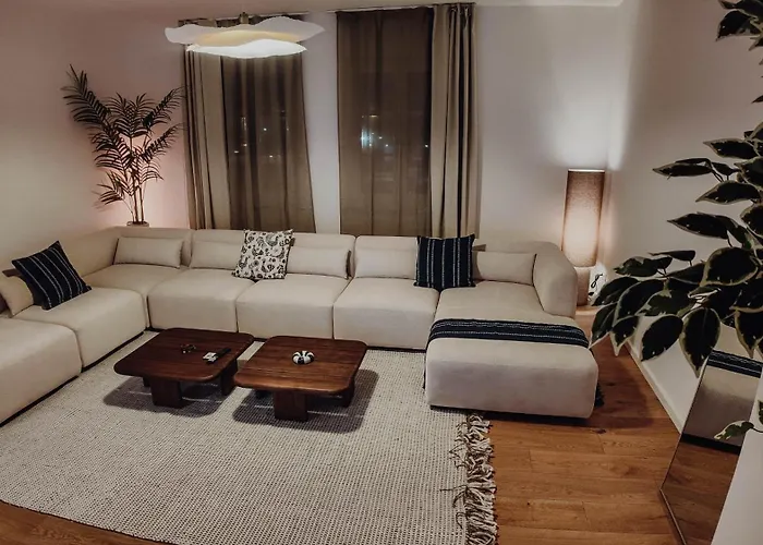 Premium Residence, Stunning Views Overlooking The Station & City, Sleeps 18 Apartamento *