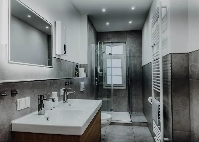 Premium Residence, Stunning Views Overlooking The Station & City, Sleeps 18 Apartamento *