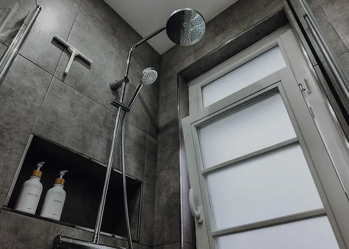 Premium Residence, Stunning Views Overlooking The Station & City, Sleeps 18 Apartamento