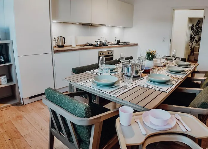 Premium Residence, Stunning Views Overlooking The Station & City, Sleeps 18 Coblenza