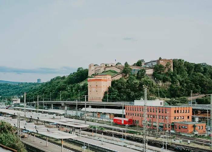 Premium Residence, Stunning Views Overlooking The Station & City, Sleeps 18 Apartamento *