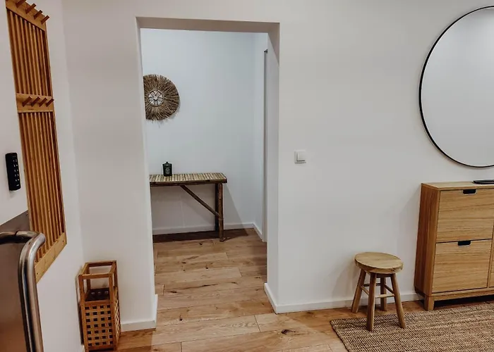 Premium Residence, Stunning Views Overlooking The Station & City, Sleeps 18 * Coblenza