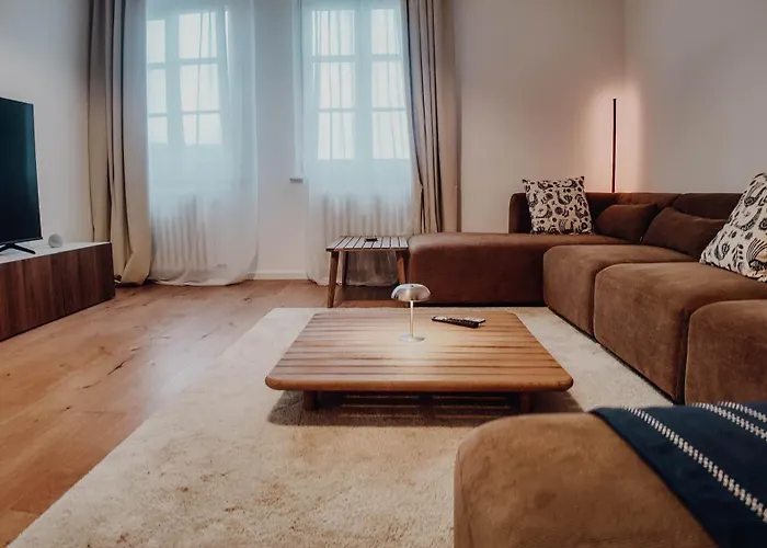 Premium Residence, Stunning Views Overlooking The Station & City, Sleeps 18 Apartamento