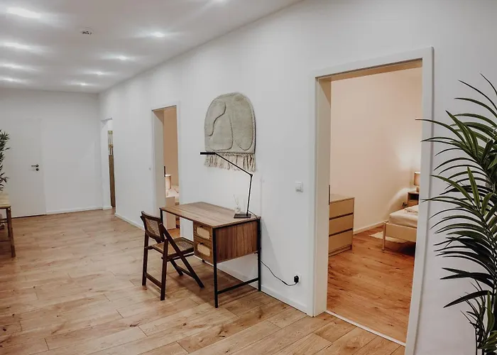 Apartment Premium Residence, Stunning Views Overlooking The Station & City, Sleeps 18 *