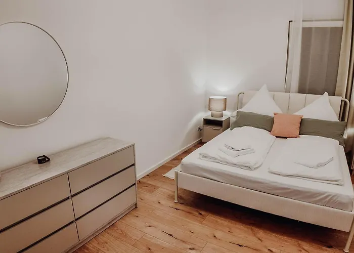 Apartamento Premium Residence, Stunning Views Overlooking The Station & City, Sleeps 18 Coblenza